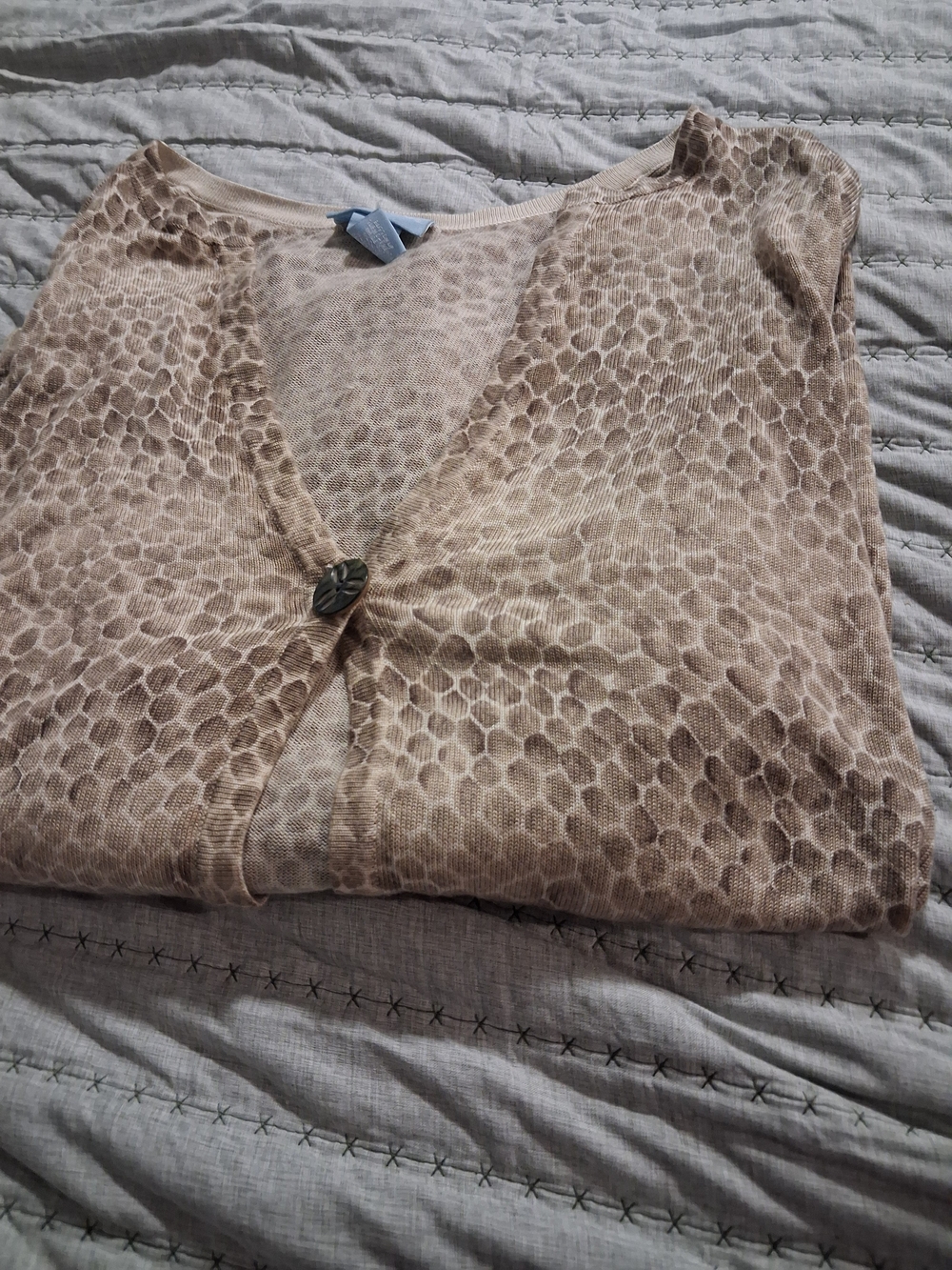 Liz & Me Beige Honeycomb V-Neck Knit Top